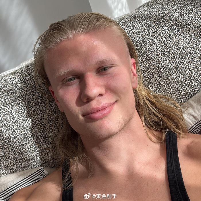 从莫尔德到曼城！哈兰德社媒晒职业生涯300球个人里程碑海报(哈兰德适合曼城吗)